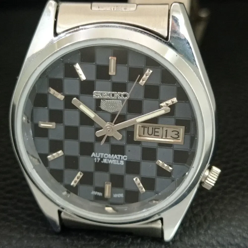 Vintage 1977 Seiko Automatic Mens Silver Watch W/daydate & Gold accents